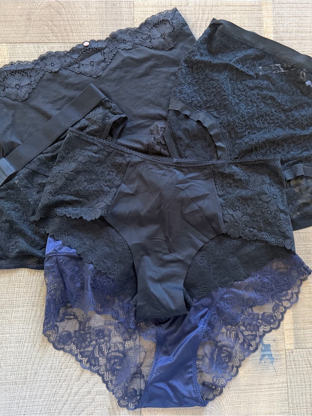 Victoria Secret lace underwear lot of 5 sz-Large